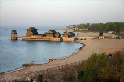 秦皇岛盛典，嘉宾云集，观众热情如火